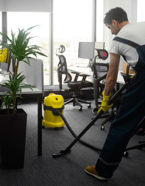 full-shot-people-cleaning-office